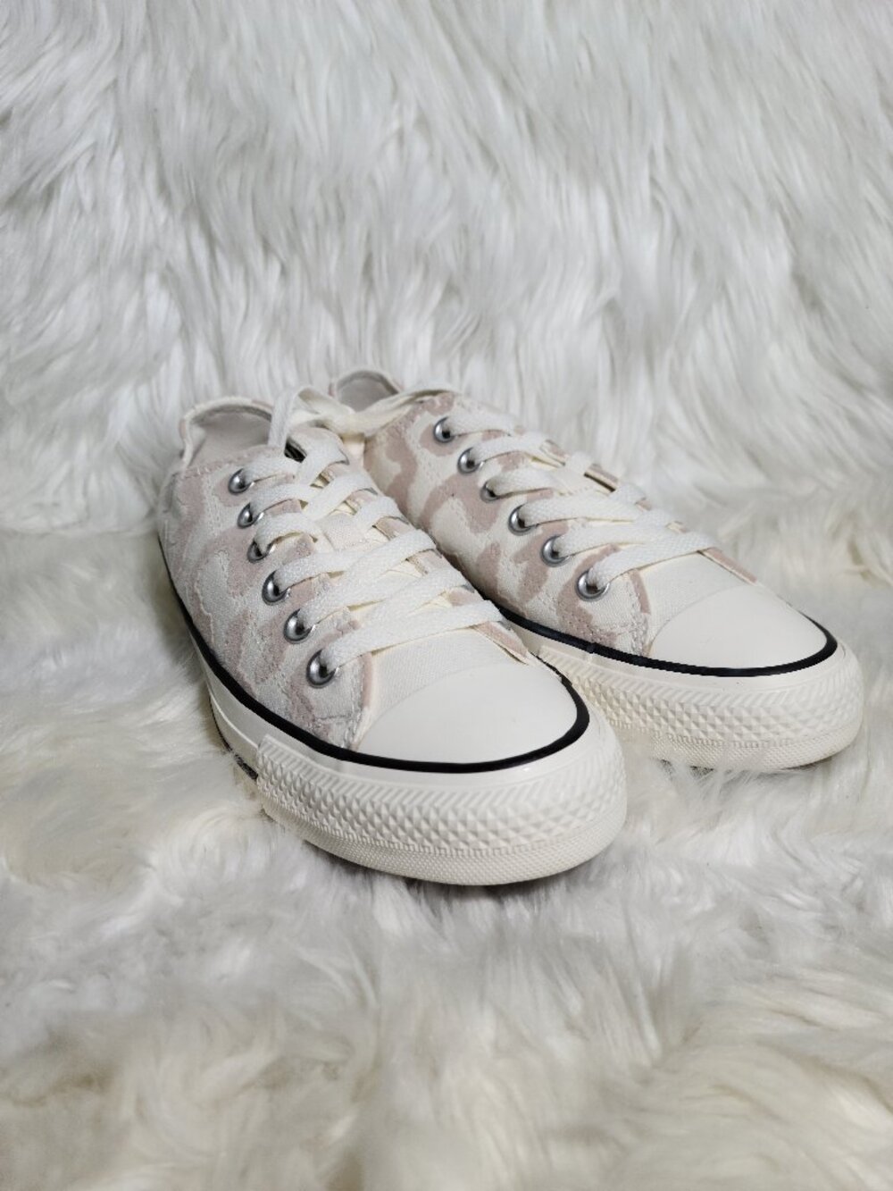 Converse Chuck Taylor All Star Low Top Cream 7 Women / 5 Men NEW